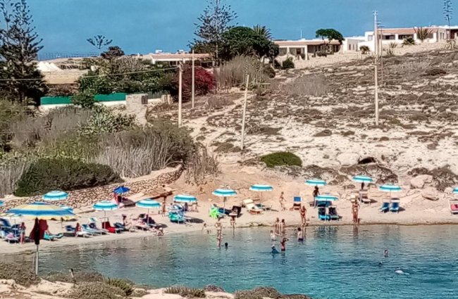 spiaggia punta sottile.jpg - Pacc. Villette Punta Sottile + Volo - lampedusa 20166