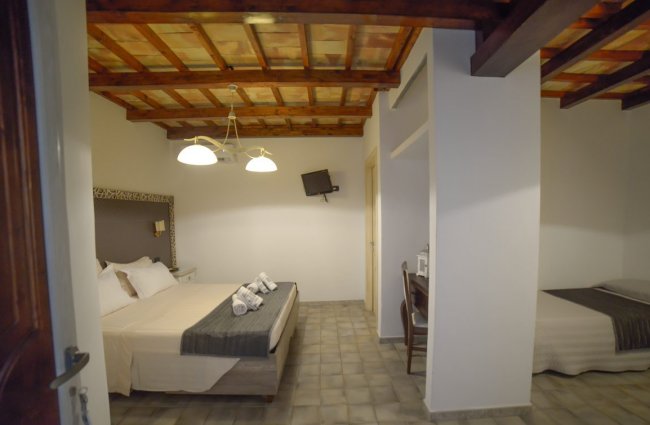 Camera-tripla-.jpg - Pacc. Vicolo Del Porto + Volo - lampedusa 21408