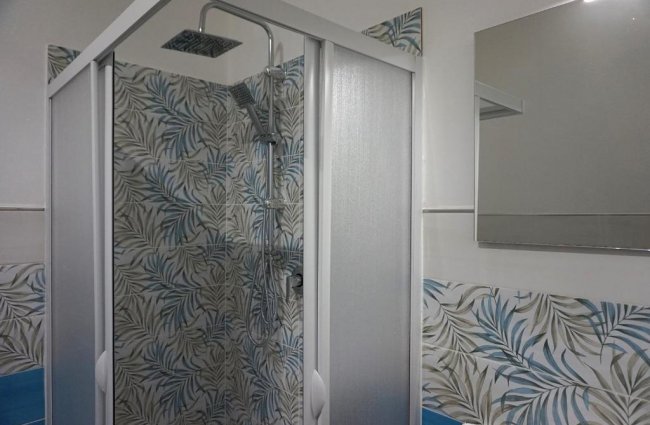 Bagno doccia.jpg - Pacc. Scala Del Moro + Volo - lampedusa 22722