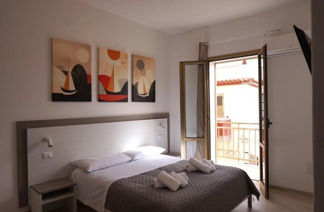 Camera matrimoniale con balcone.jpg - Pacc. Scala Del Moro + Volo - lampedusa 22731